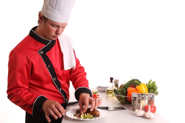 kucharz przygotowujący danie